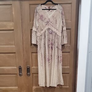 Vintage-Inspired Lace Long Sleeve Dress in Cream and Purple